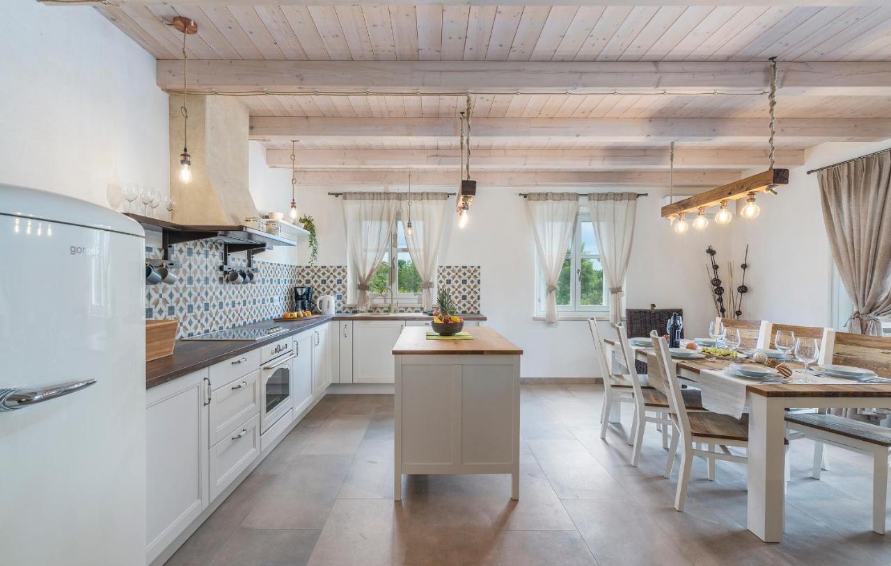 Villa-Osmium Smoljanci Bagian luar foto