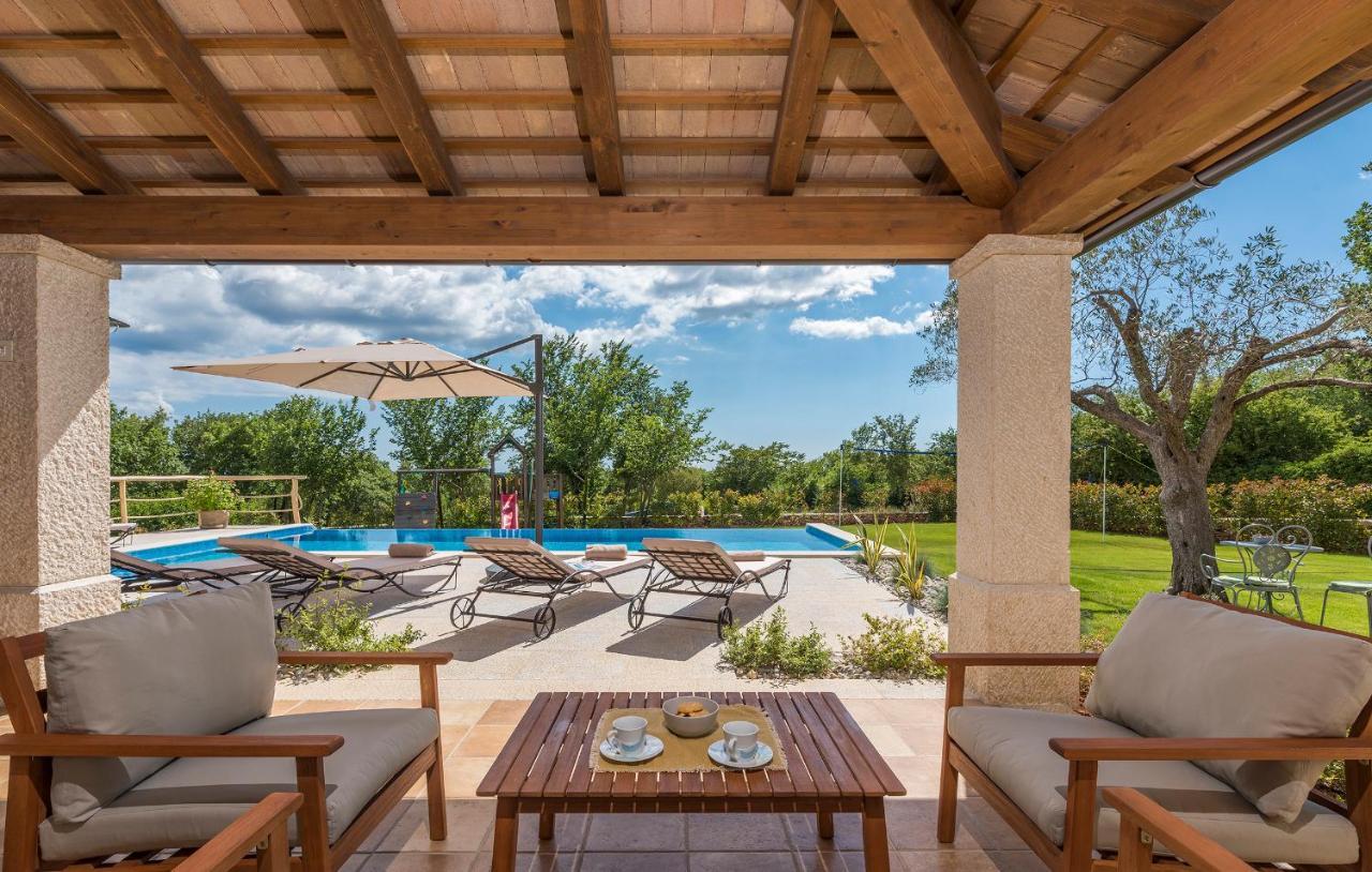 Villa-Osmium Smoljanci Bagian luar foto