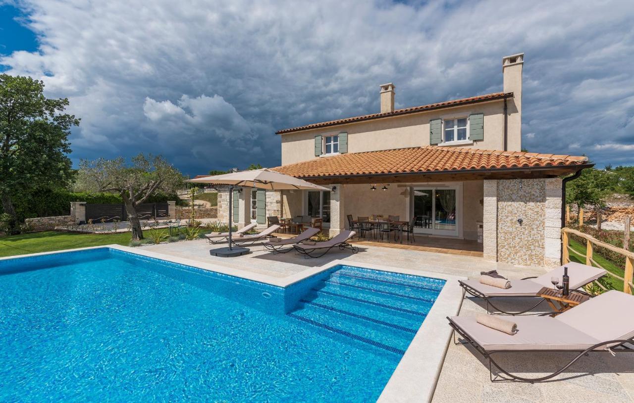 Villa-Osmium Smoljanci Bagian luar foto