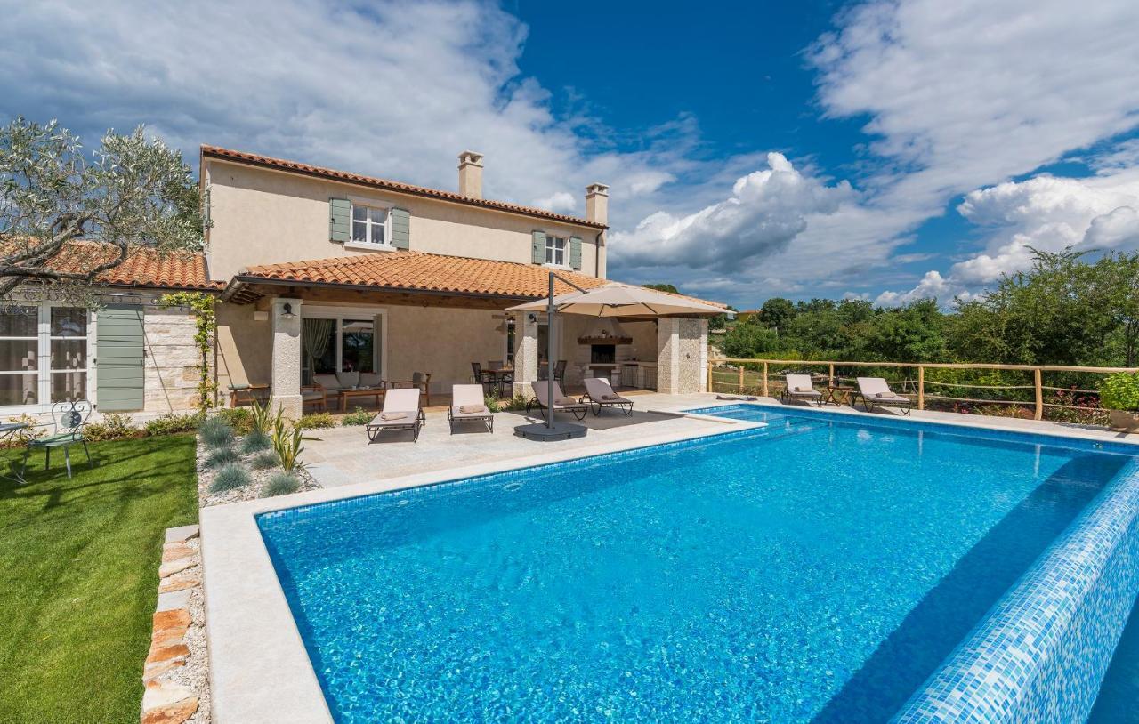 Villa-Osmium Smoljanci Bagian luar foto