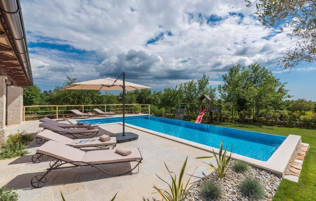 Villa-Osmium Smoljanci Bagian luar foto