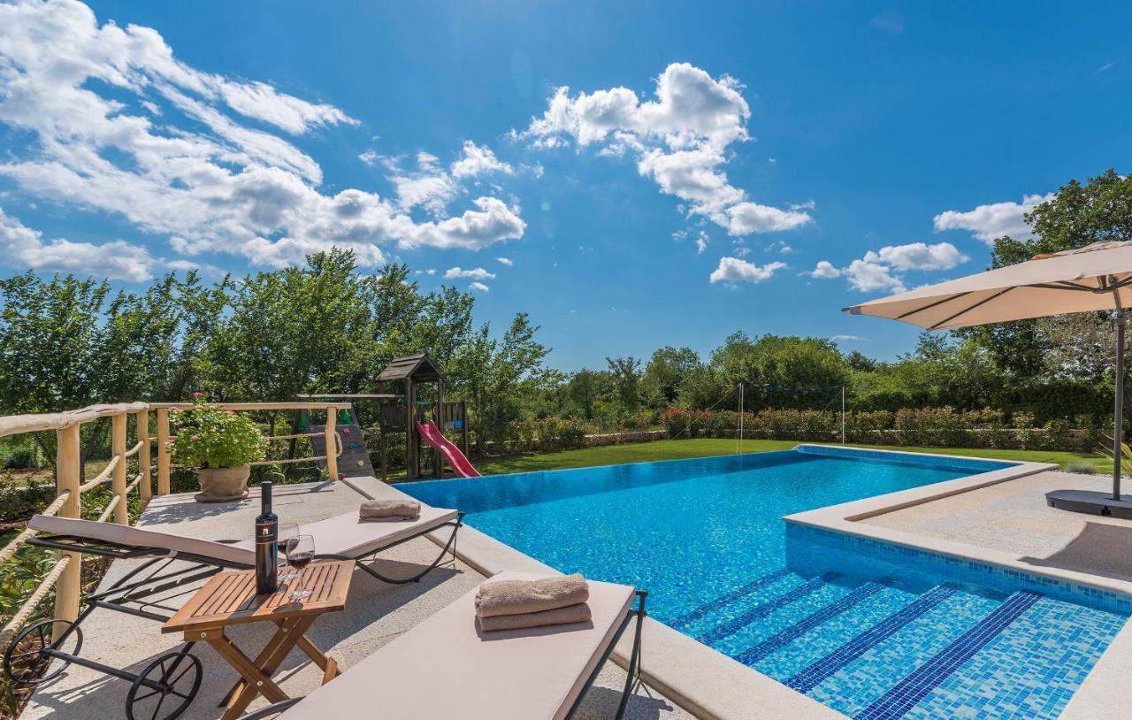 Villa-Osmium Smoljanci Bagian luar foto