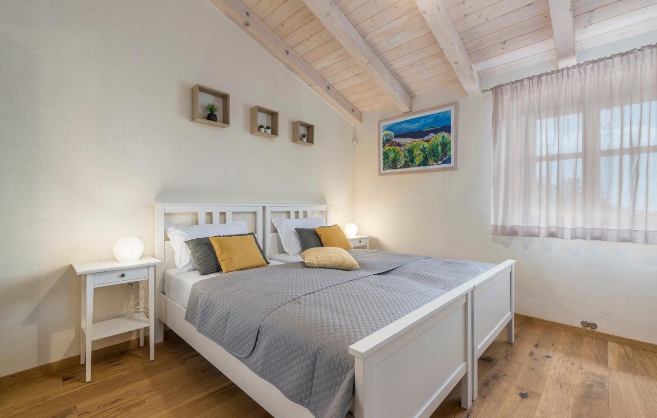 Villa-Osmium Smoljanci Bagian luar foto