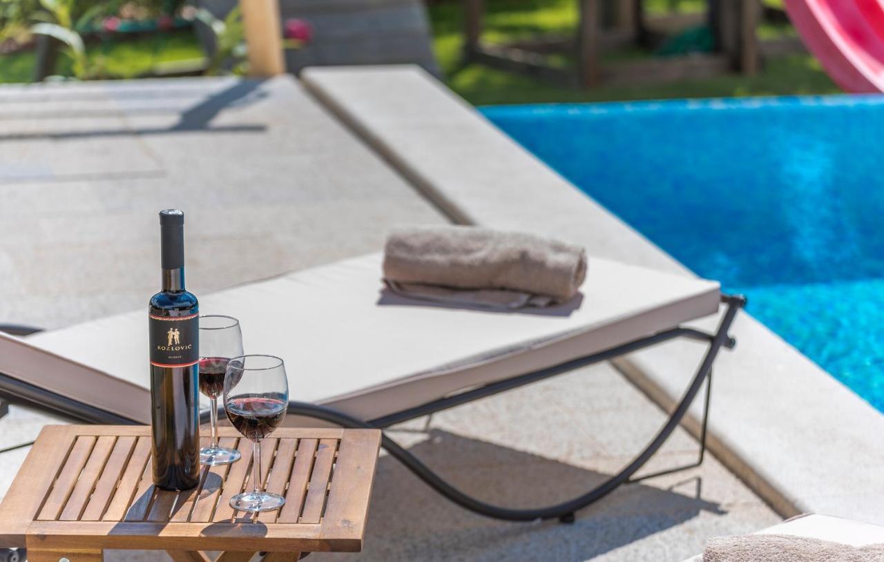 Villa-Osmium Smoljanci Bagian luar foto