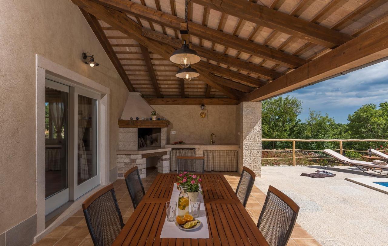 Villa-Osmium Smoljanci Bagian luar foto