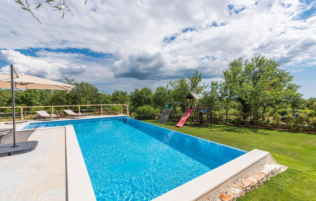 Villa-Osmium Smoljanci Bagian luar foto